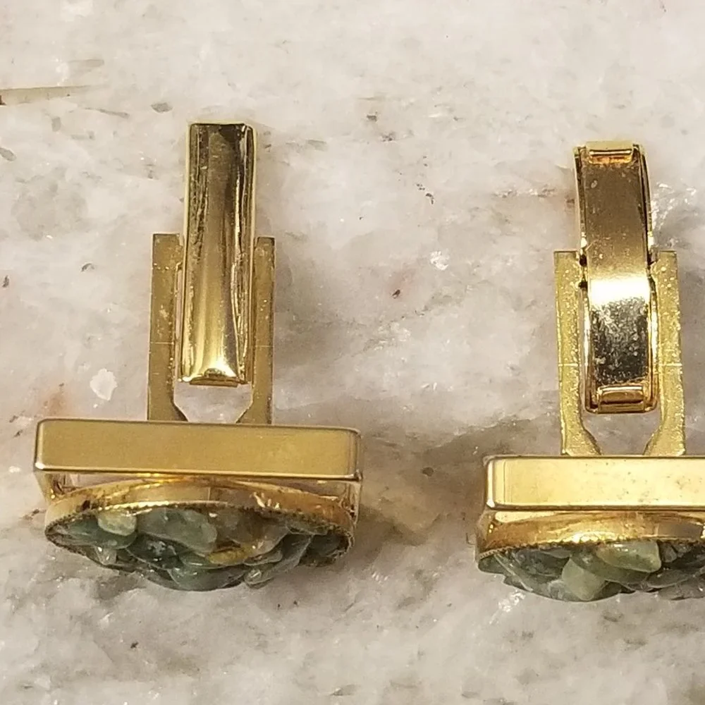 VINTAGE MAYORS GREEN STONE GOLD COLORED METAL CUFFLINKS TIE CLIP